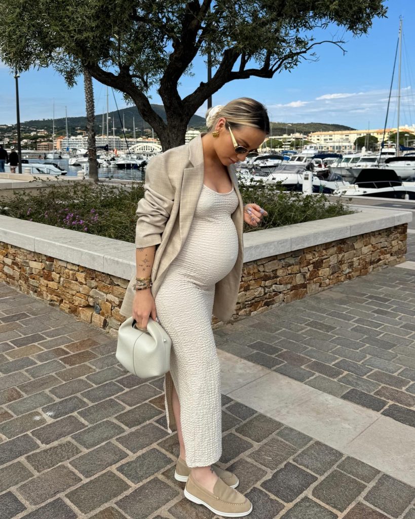 cute winter maternity outfit
