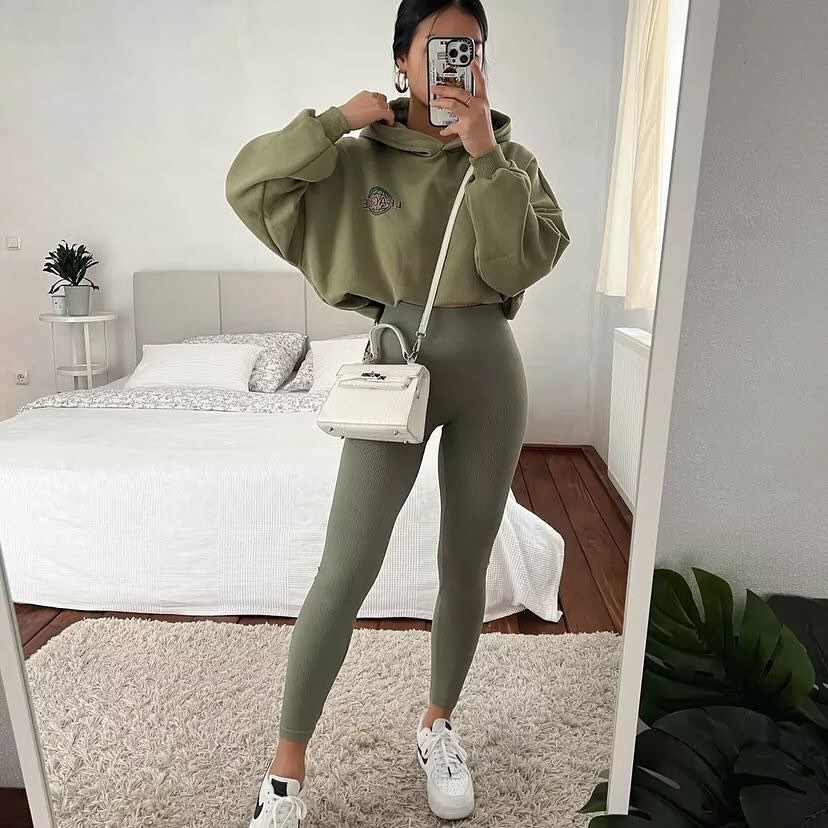 greenhoodie with legging outfit