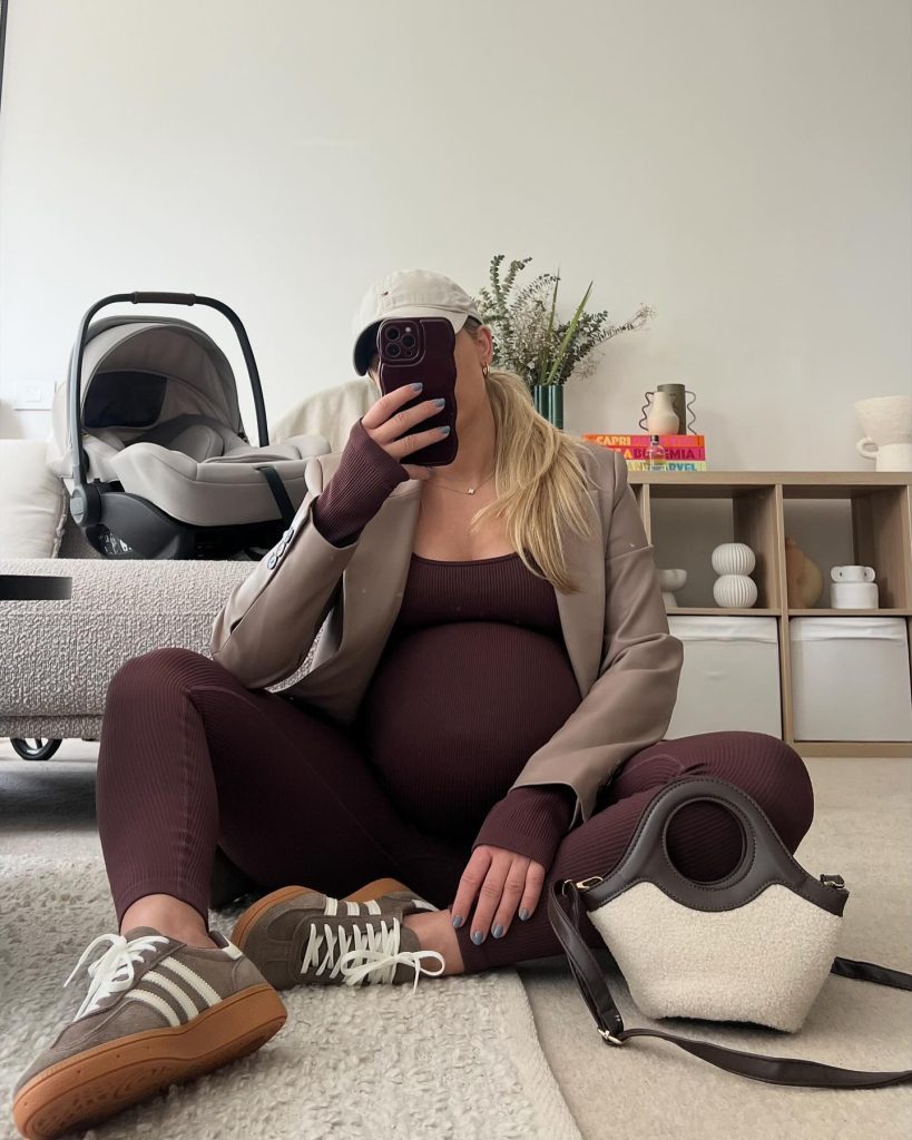 lovely cute maternity outfit