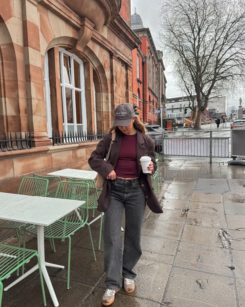 neutral coffee date outfit