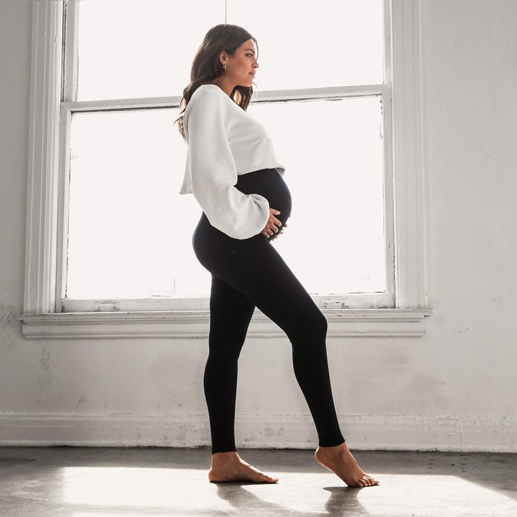 relaxed maternity legging outfit