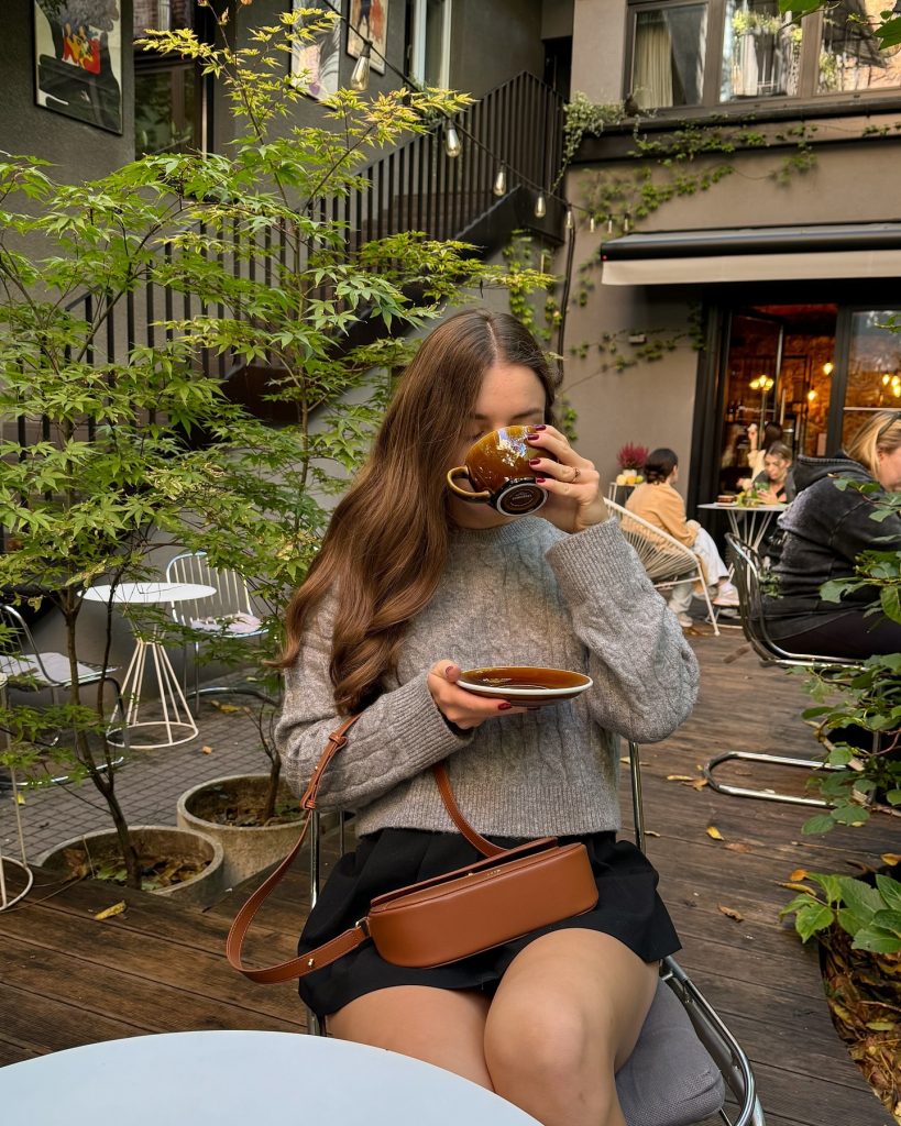 simple coffee date outfit