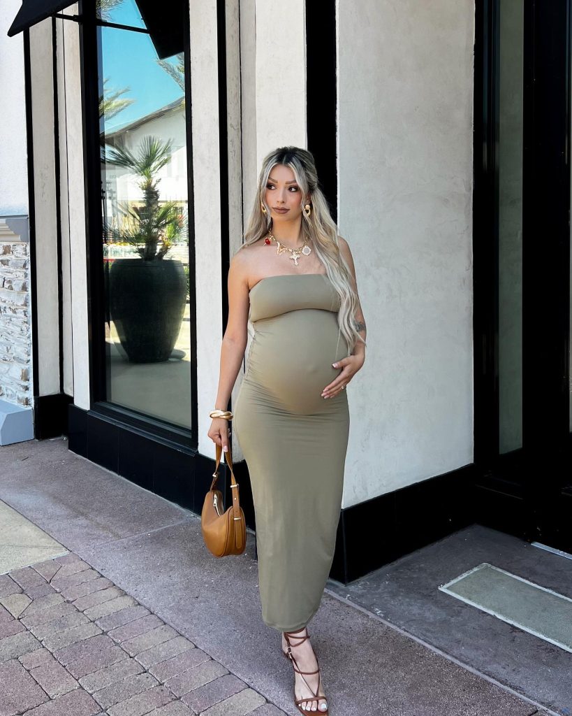 skim cute maternity outfit