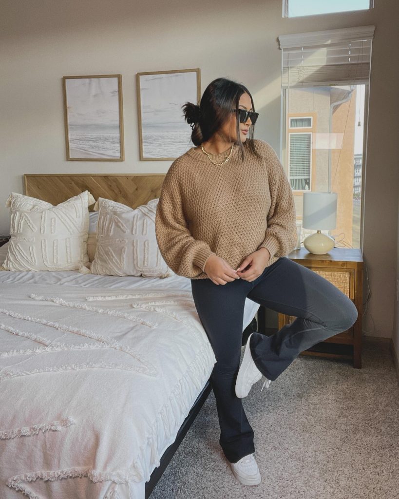trendy flared legging outfit