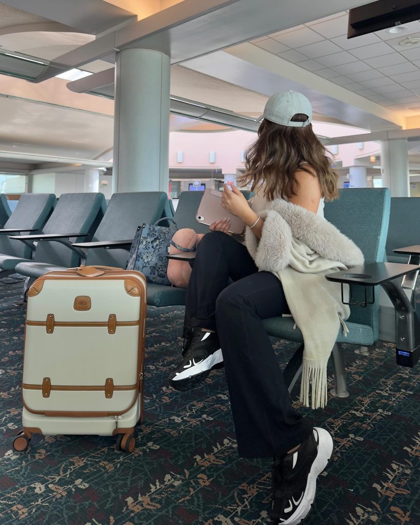 unique cute airport outfit
