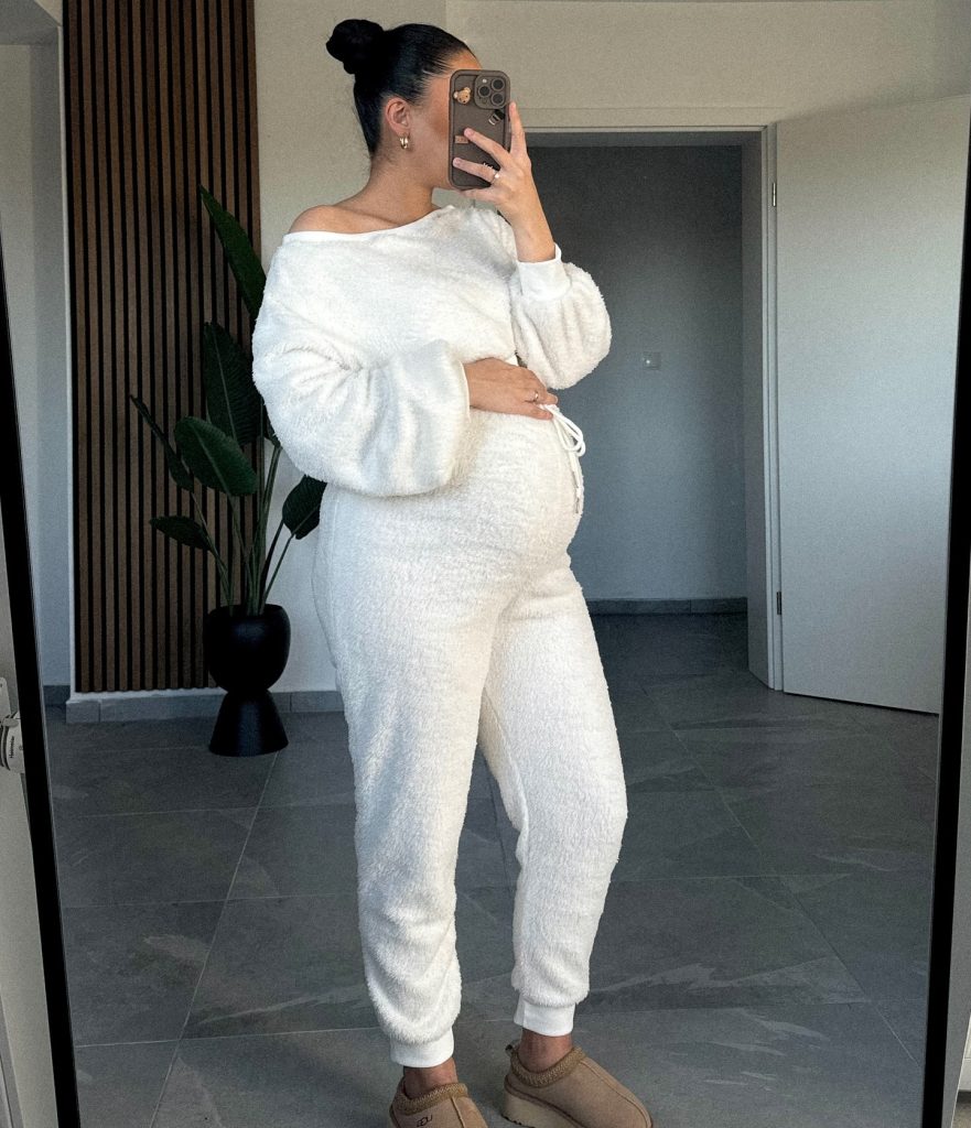 warm winter maternity outfit