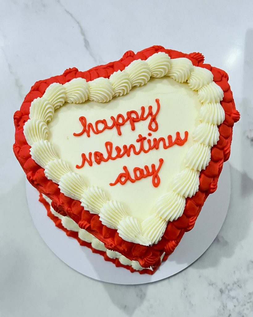 redwhite valentine cake