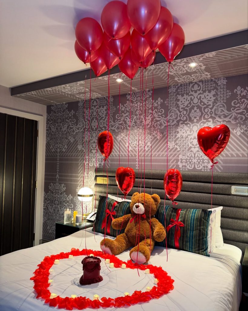 teddy valentine decor