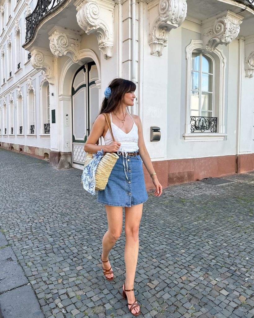 amazing everyday tshirt denim short outfit