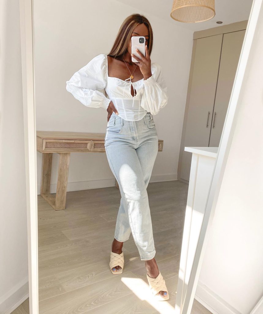 beautiful light wash jean outfit