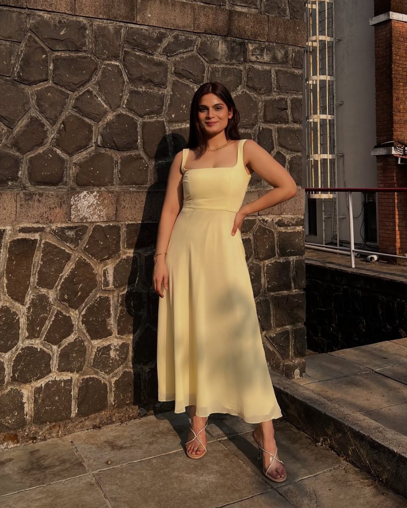 chic flowy sundress summer outfit