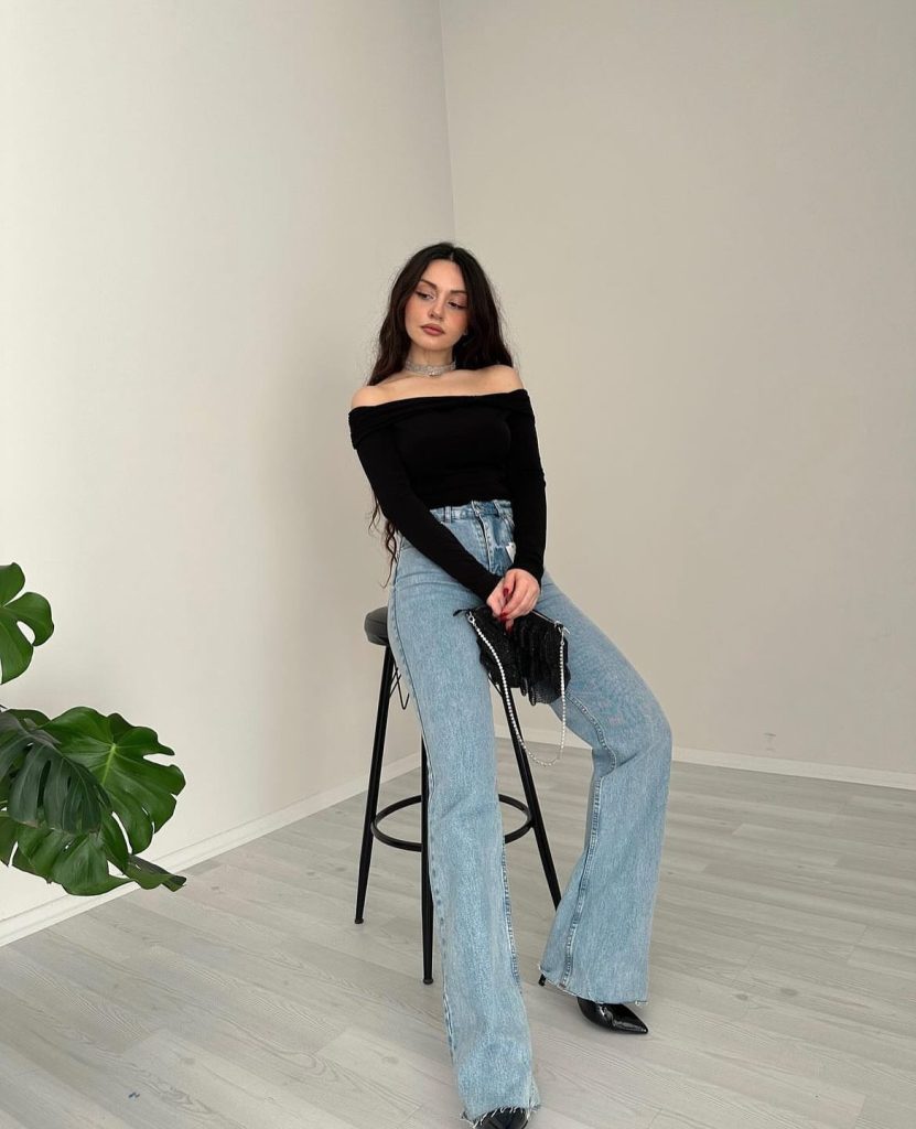 chic light wash jean outfit