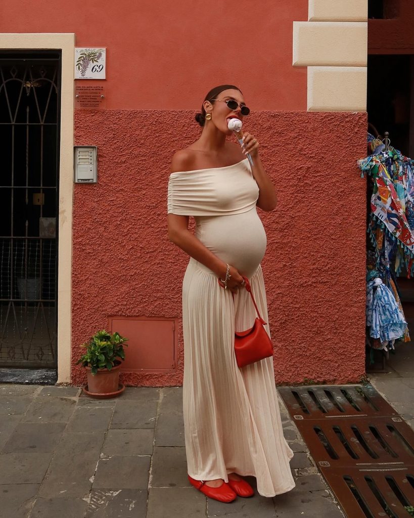 classsy maternity outfit