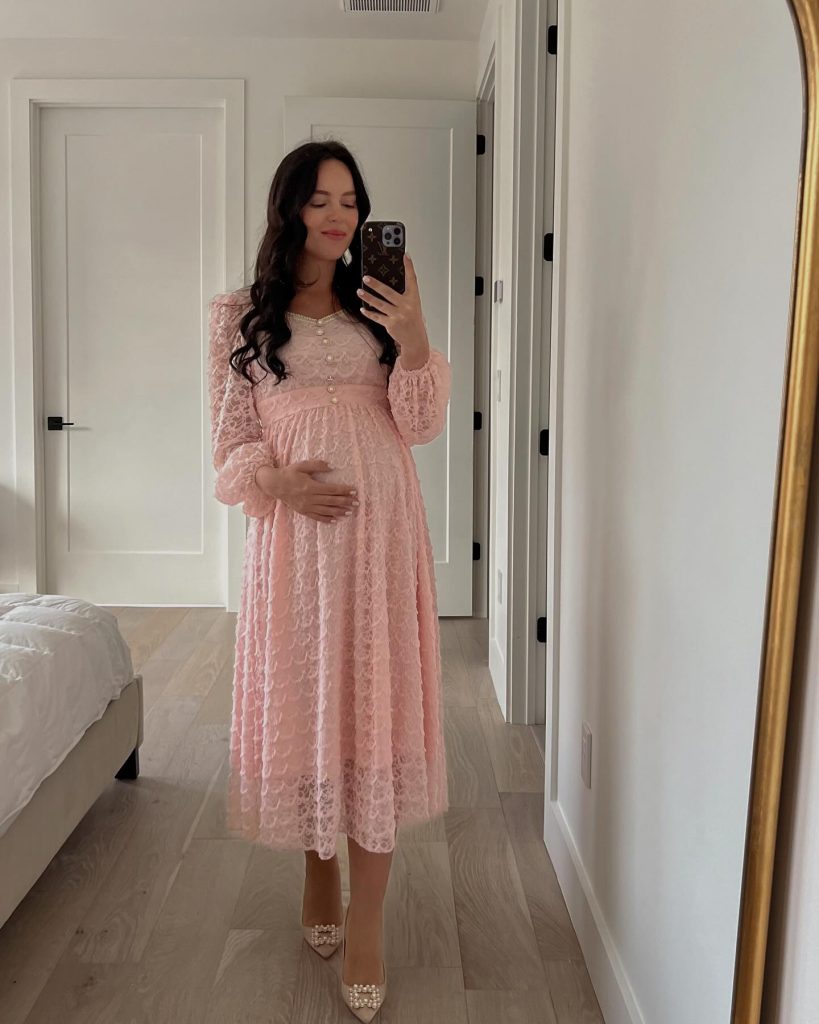 pink maternity outfit