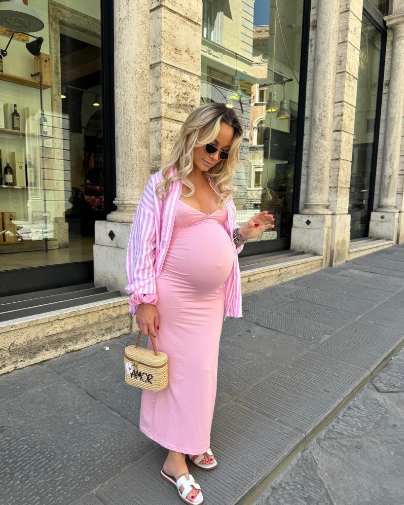 pink summer maternity outfit