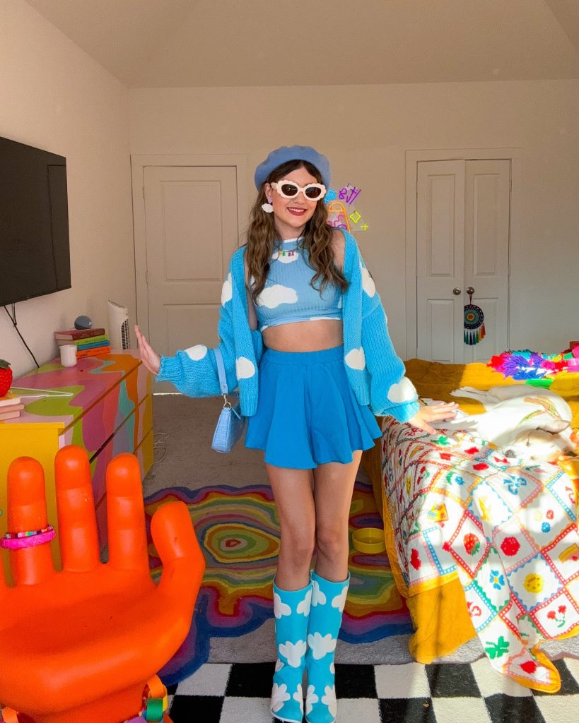 blue retro outfit