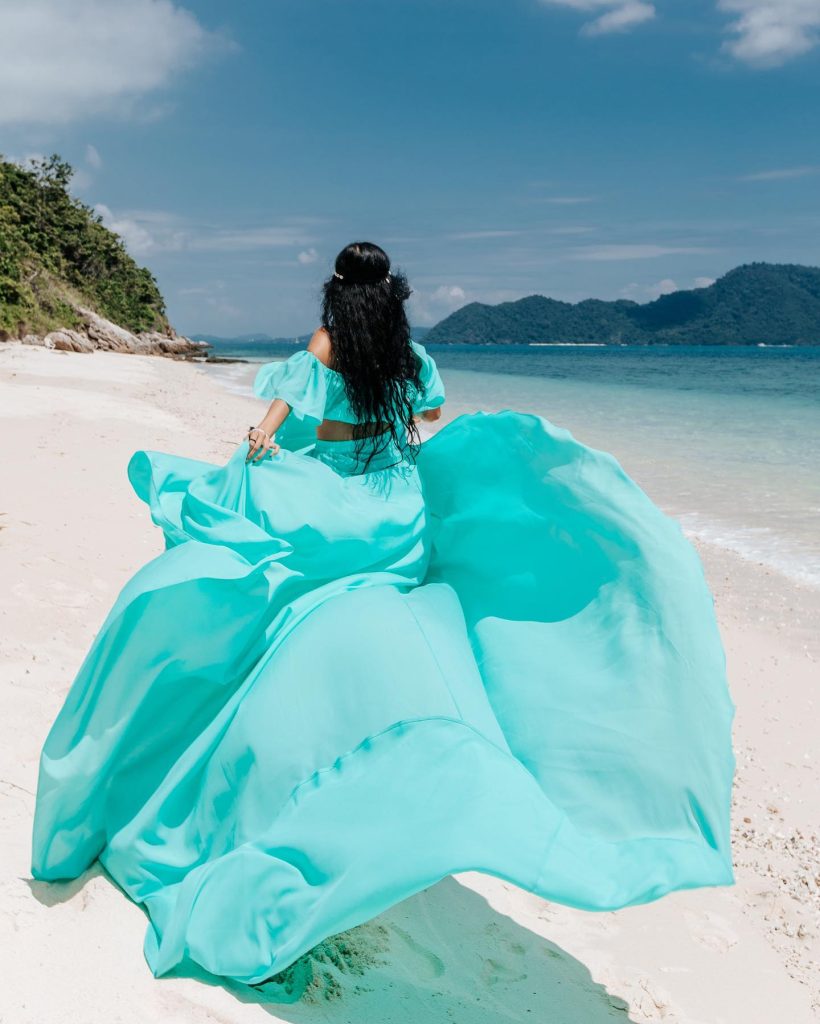 stunning flowy maxi dress