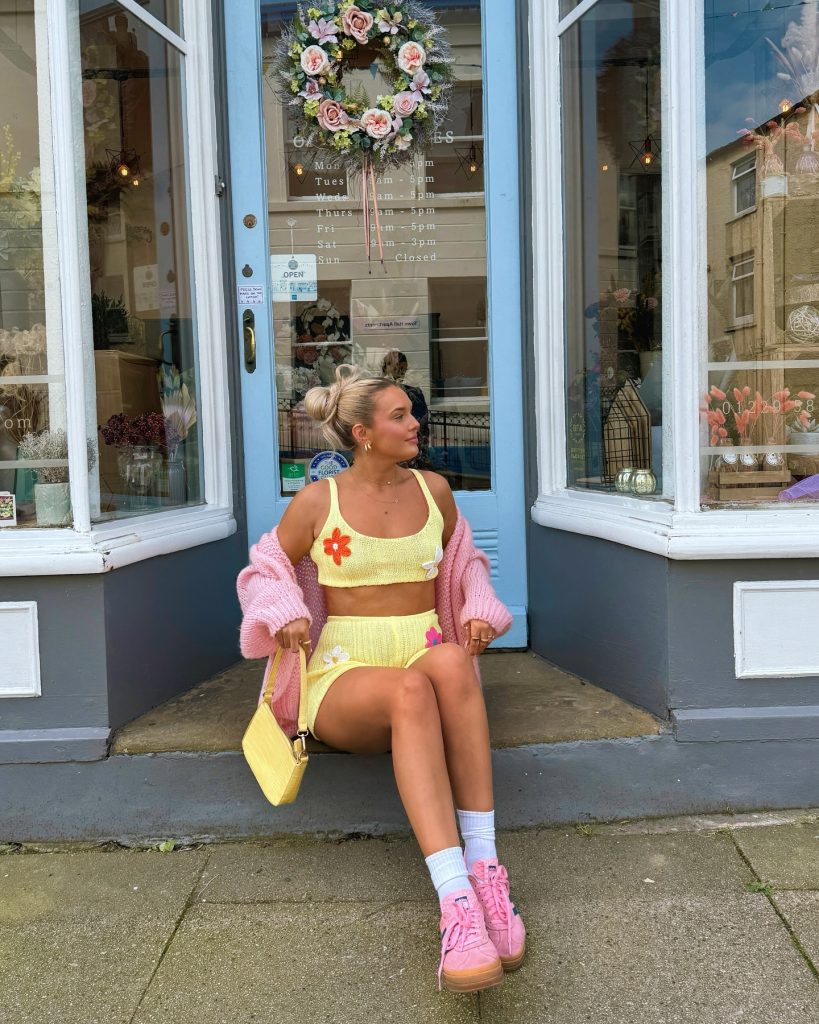 trendy sneaker streetstyle outfit