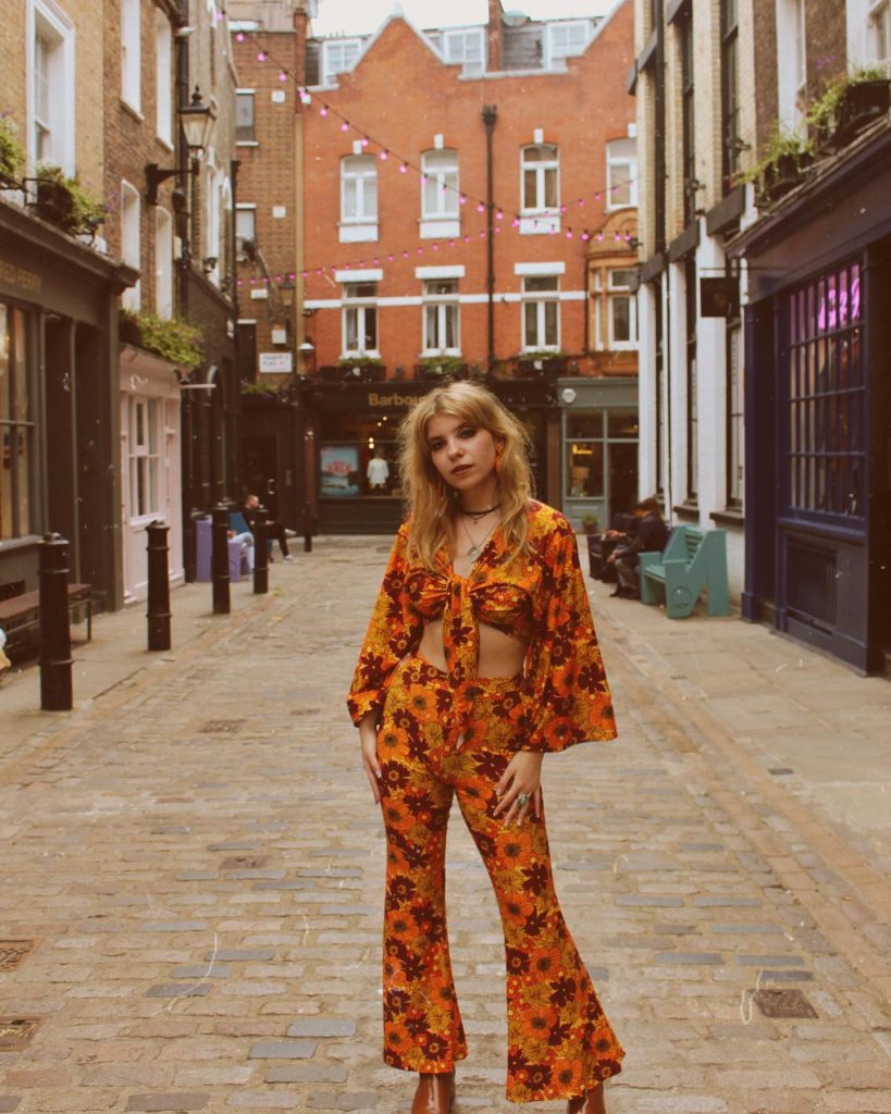 unique retro outfit