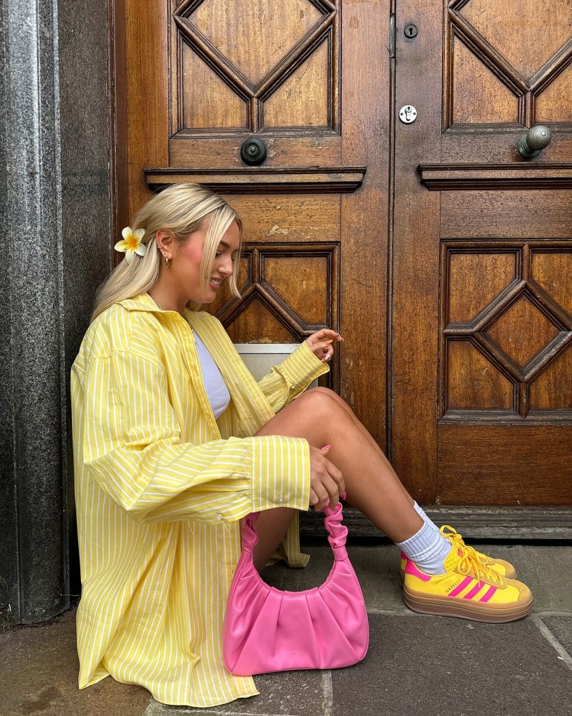 yellow sneaker streetstyle outfit