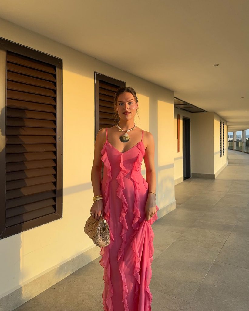 pink vacation outfit