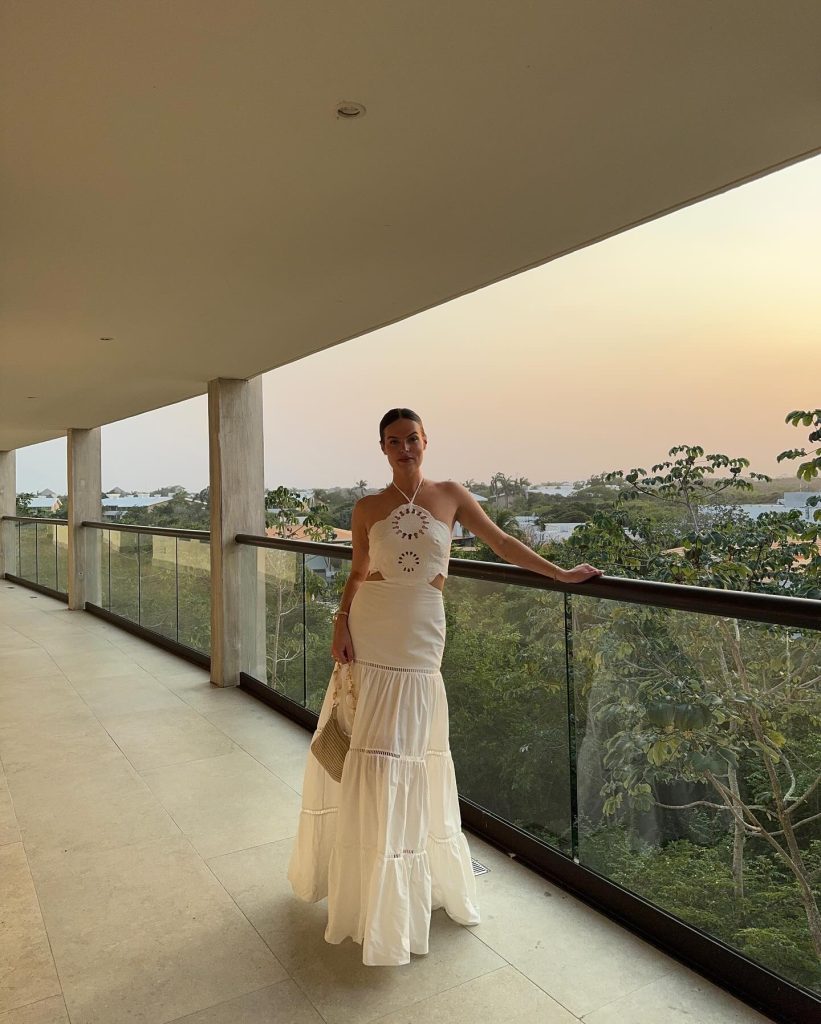 white vacation outfit